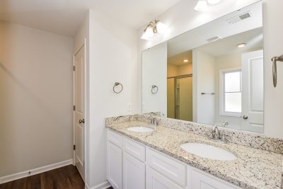 007 photo main bathroom 15159212