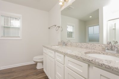 011 Main Bathroom ET71021
