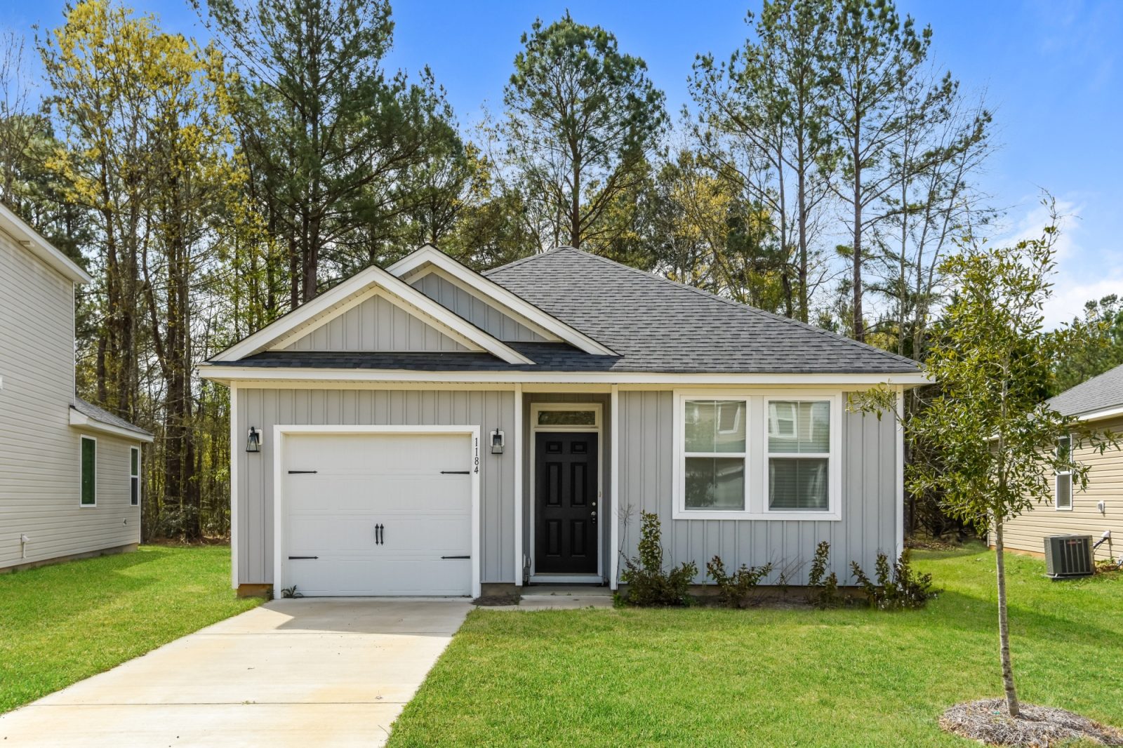 000 Front View 12577227