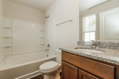 010 Main Bathroom ET47001