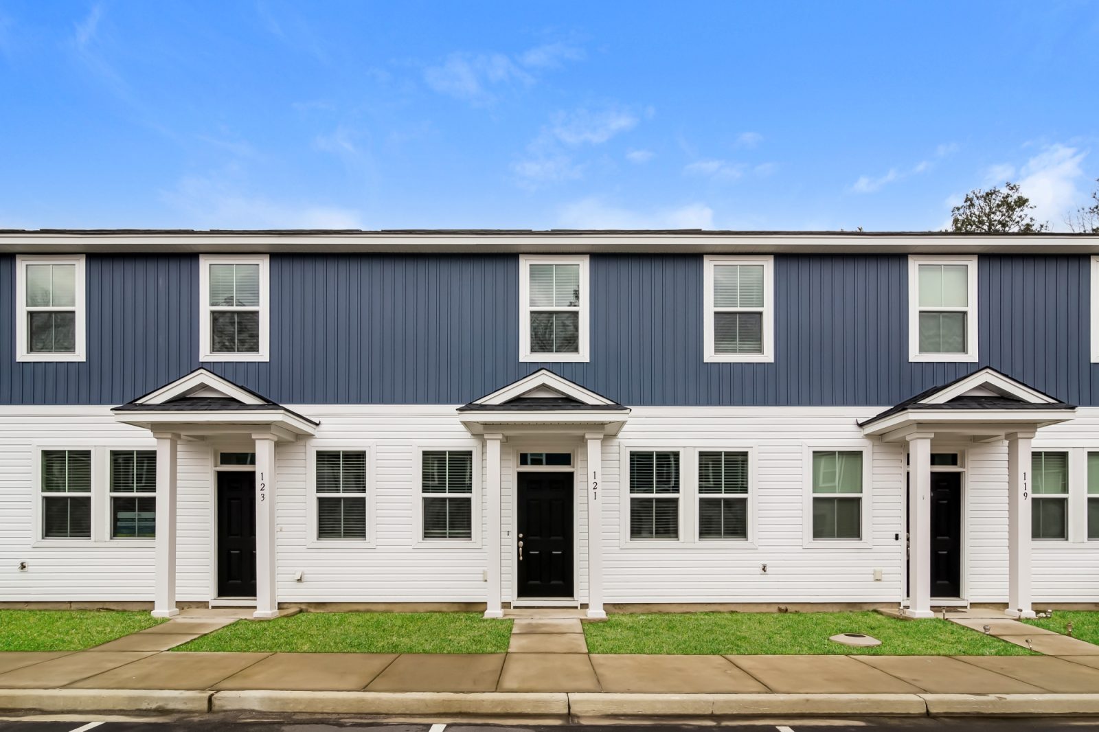 001 Front View ET47043