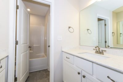 010 Main Bathroom ET51245