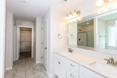 011 Main Bathroom ET51245