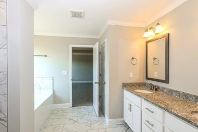 009 Main Bathroom ET51247