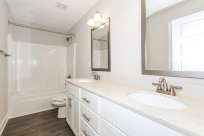 010 Main Bathroom ET51247