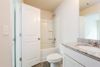 9 photo Main Bathroom 714cdd26 63f6 426a 82ed 59cd965622ad