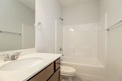 009 Main Bathroom ET44004