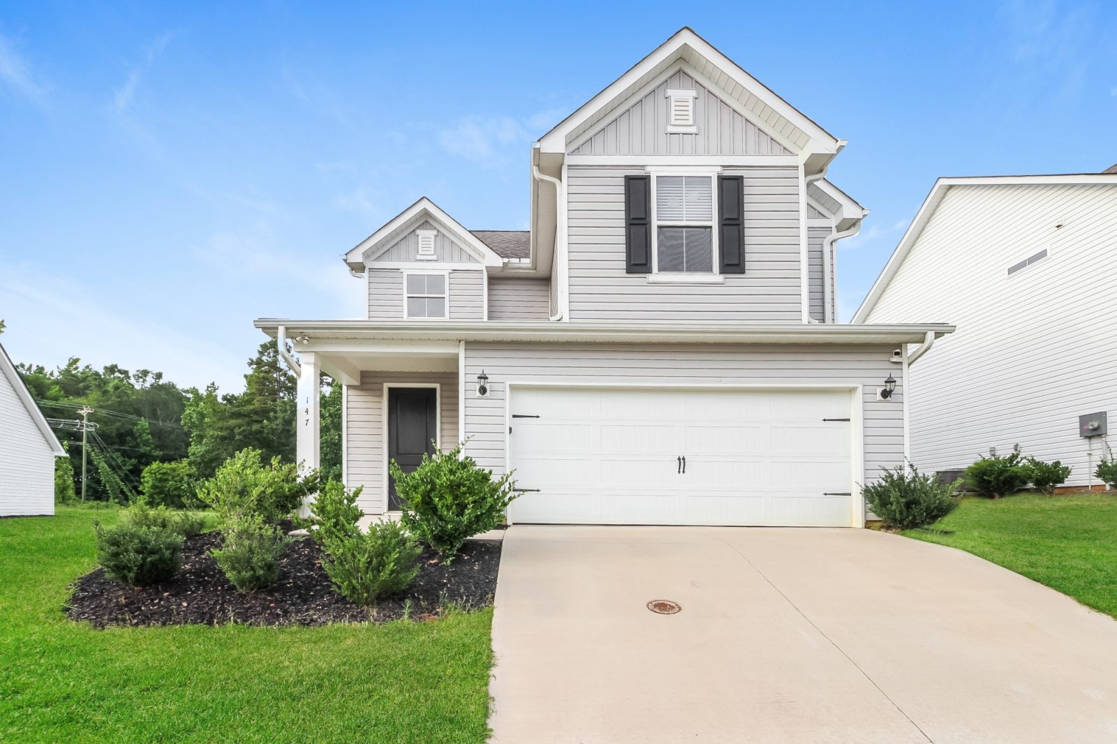 000 Front View ET44007