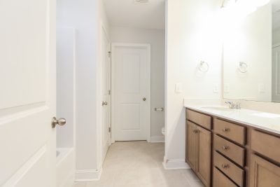 009 Main Bathroom ET44007