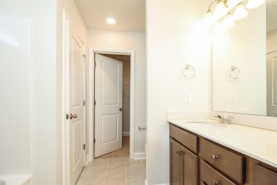 010 Main Bathroom ET44014