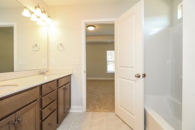 011 Main Bathroom ET44014