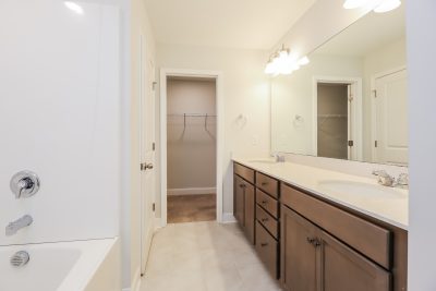 009 photo main bathroom 14706226