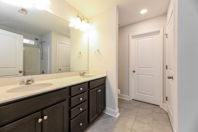 008 photo main bathroom 15144778