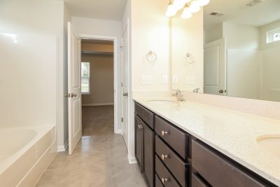 009 photo main bathroom 10576715