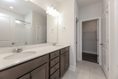 013 Main Bathroom ET44032