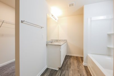 009 Main Bathroom ET21033