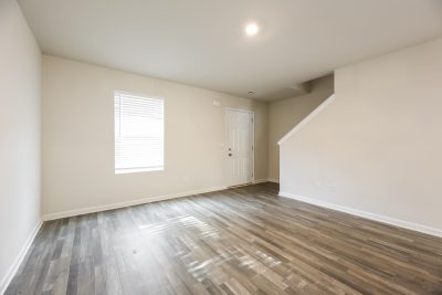 004 Living Room ET41042