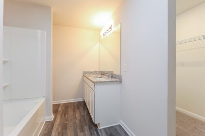 010 Main Bathroom ET41042
