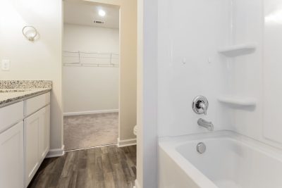 008 photo main bathroom 12577268