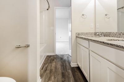009 photo main bathroom 12577269