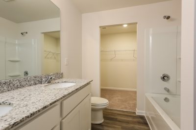 014 Bathroom ET41152