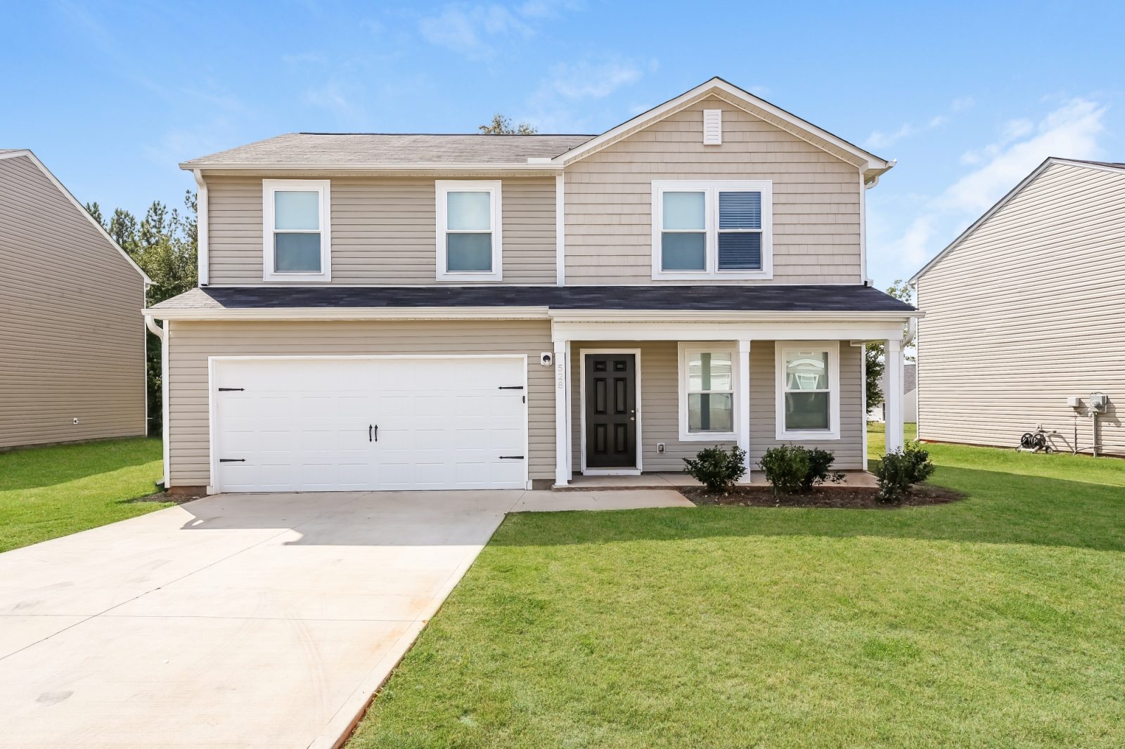 000 photo front view 13192340