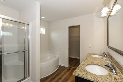 012 photo main bathroom 14997121