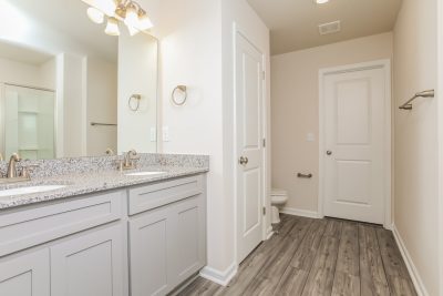 010 photo main bathroom 12268806