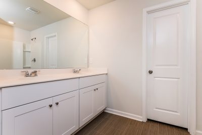 011 photo main bathroom 12592687