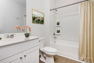 005 photo vs bathroom 15179682