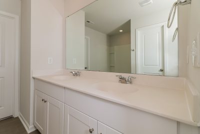 008 Main Bathroom ET51197