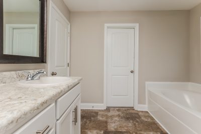 009 photo main bathroom 10143060