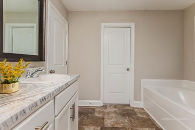 010 014 photo vs main bathroom 15124317