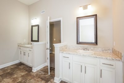 008 Main Bathroom ET51257