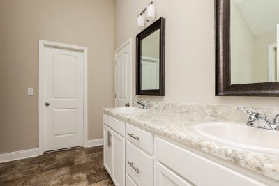 008 Main Bathroom ET51258