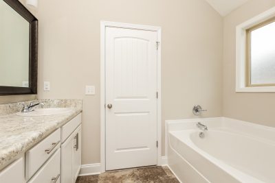 009 Main Bathroom ET51258