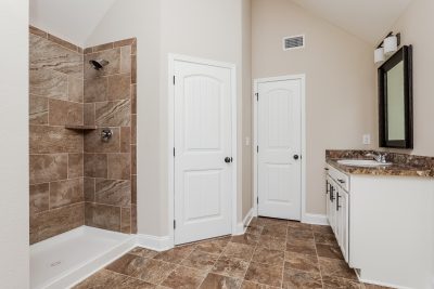 010 Main Bathroom ET51259