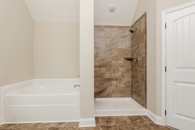 011 Main Bathroom ET51259