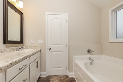 010 Main Bathroom ET51263