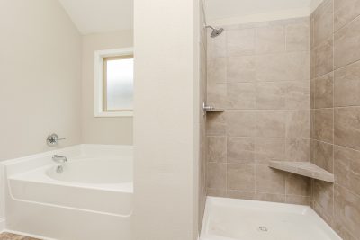 006 photo main bathroom 10143107