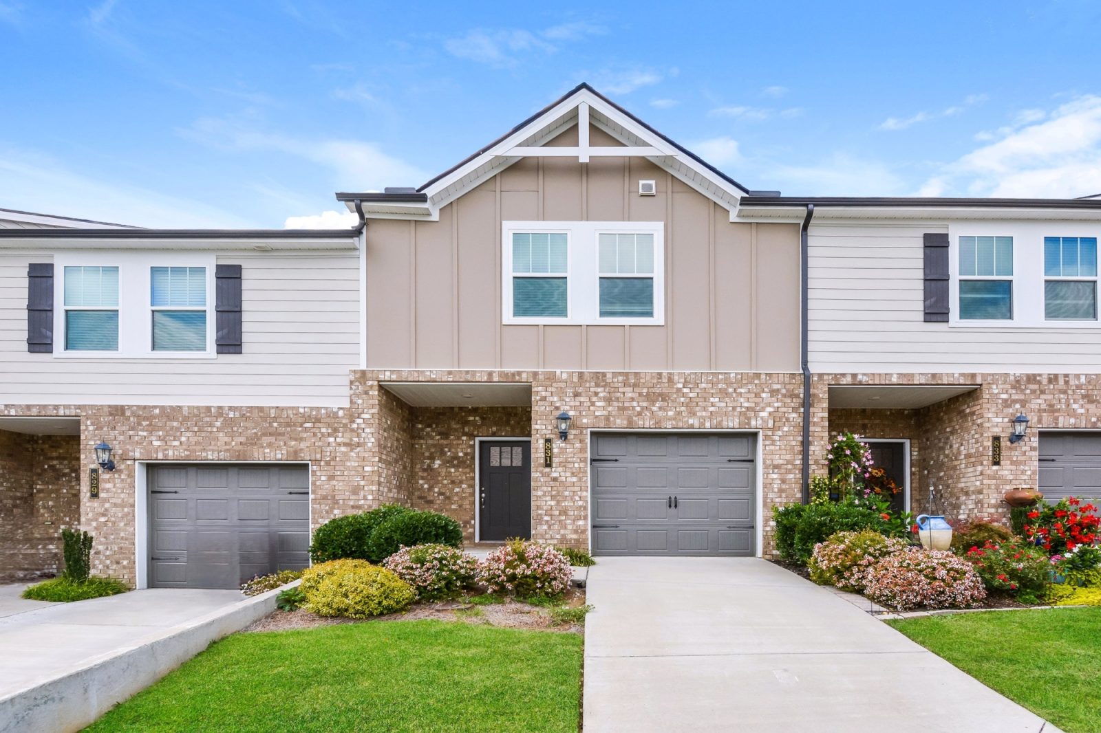 000 photo front view 14045437