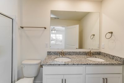 011 016 photo main bathroom 15036847