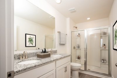 004 017 photo vs main bathroom 15144465