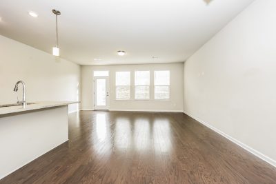 002 Living Room ET21158