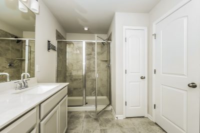 011 Main Bathroom ET21158