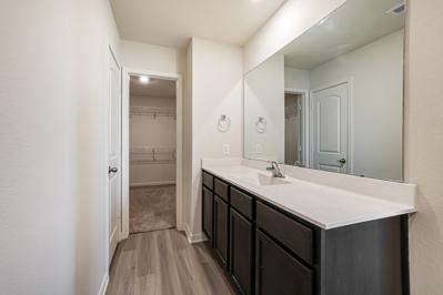 013 photo main bathroom 15145217