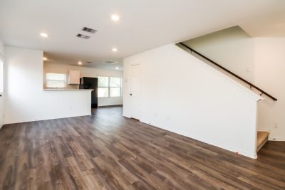 002 Living Room ET31387