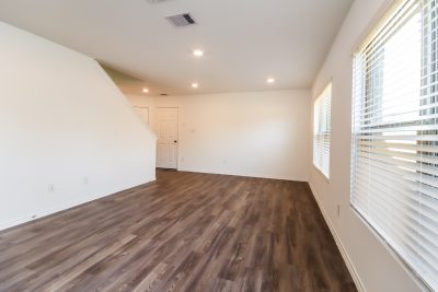 003 Living Room ET31387