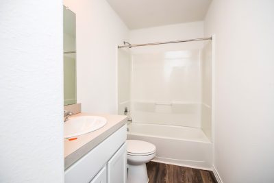 010 Main Bathroom ET31387