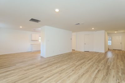 004 Living Room ET51280